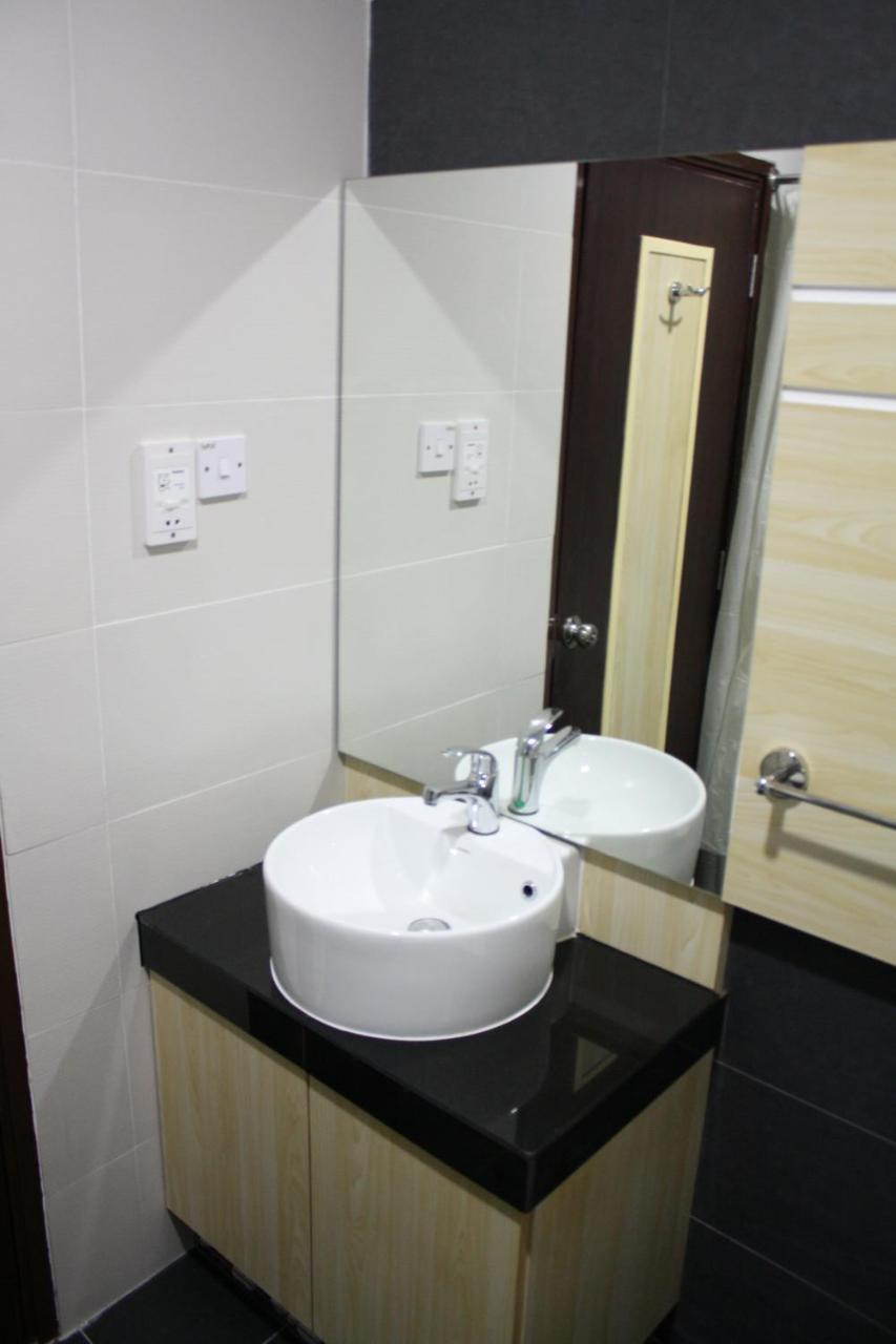 Nest Dayrooms Бандар Сери Бегаван Екстериор снимка